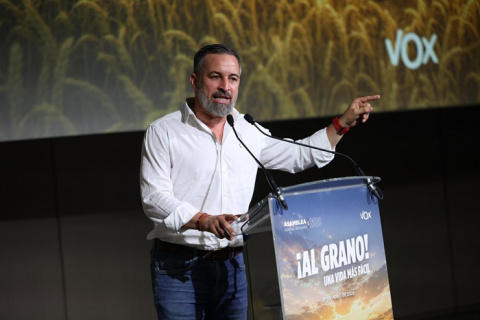 Abascal cree que Sánchez no cesa a la directora de la Guardia Civil porque 