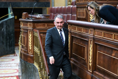 Sumar admite que las sospechas de corrupción que salpican al PSOE dañan al Gobierno