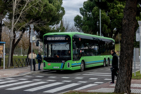 Los autobuses interurbanos colaboran en la evacuación de 5.000 vecinos