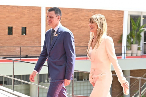 La Audiencia devuelve el pasaporte a Begoña Gómez pero mantiene el juicio con jurado