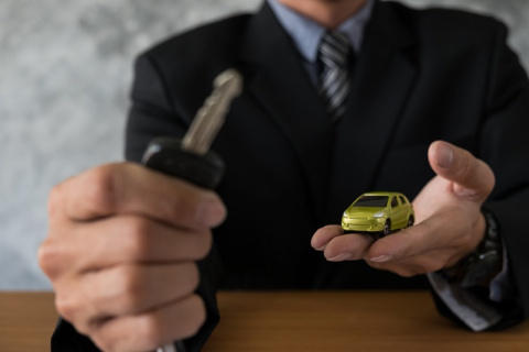 Seguro de coche a terceros ampliado: qué coberturas suma sobre el básico (y cuándo compensa)