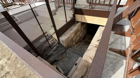 Alcalá saca del olvido el refugio antiaéreo construido con las ruinas de la iglesia donde fue bautizado Cervantes