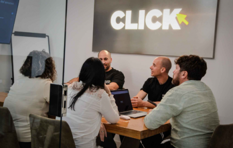 Adiós a los manojos de llaves: la digitalización de la seguridad en oficinas y comunidades de Madrid