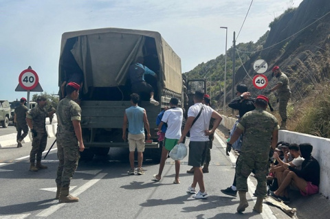 El Ejército traslada a centenares de marroquíes de vuelta a la frontera