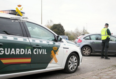 Tres detenidos por agredir a un hombre por motivos ideológicos