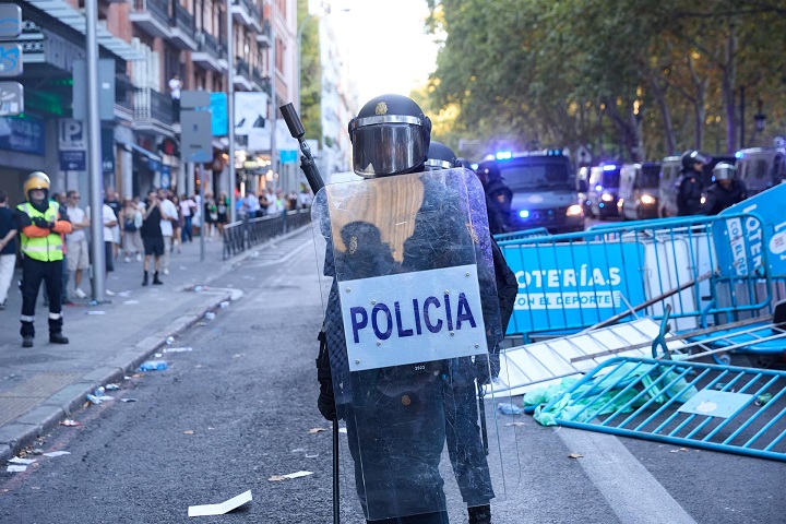 Sindicatos policiales y oposición acusan a Sánchez de alimentar las protestas