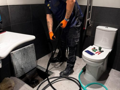 Desatascos urgentes en Madrid: solución inmediata con técnicos certificados de Hidropozo S.L.