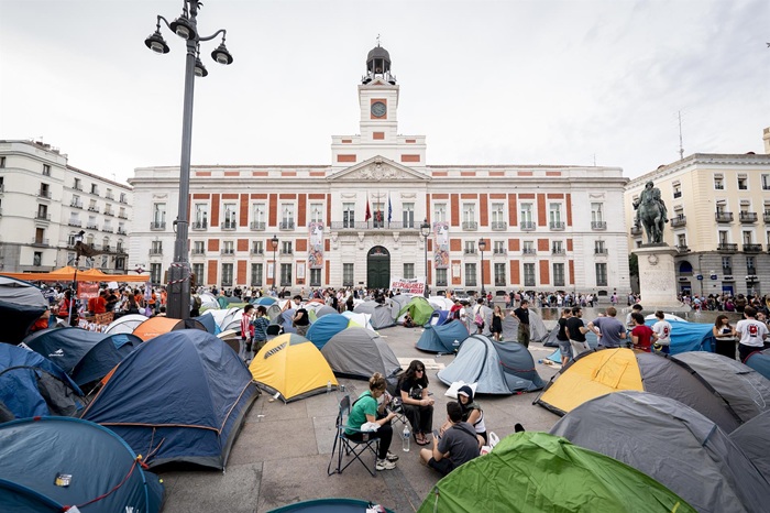 Comunidad y  Ayuntamiento acusan a Interior de permitir la acampada ilegal de Sol