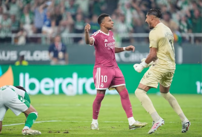 El Real Madrid tropieza <br/>ante el Betis