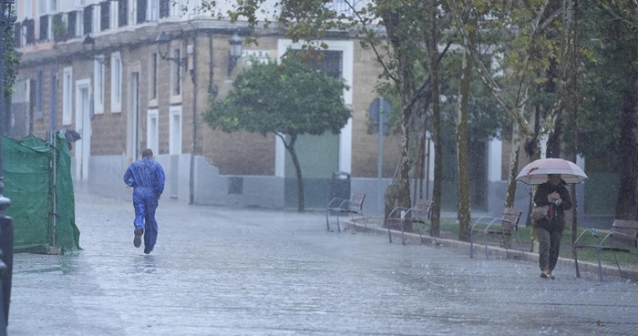 Las lluvias y tormentas mantienen en aviso a cinco comunidades