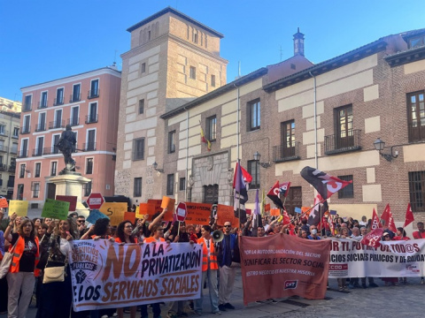 Decenas de profesionales protestan contra la 