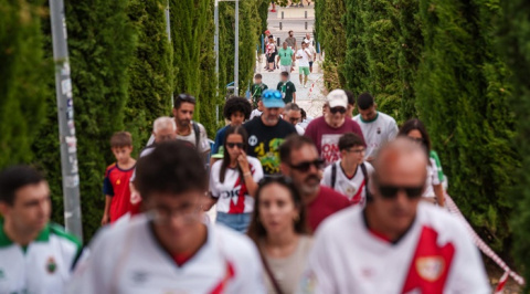 2.500 personas marchan por Vallecas para pedir la vuelta a su estadio