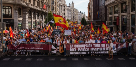 Multitudinaria manifestación en Madrid en apoyo a Ceuta y para exigir elecciones ya