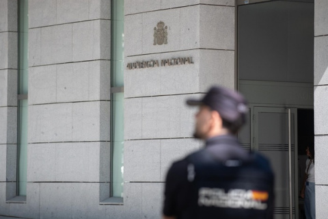 El juez prohíbe salir de España al presunto cerebro financiero del 'caso Plus Ultra'