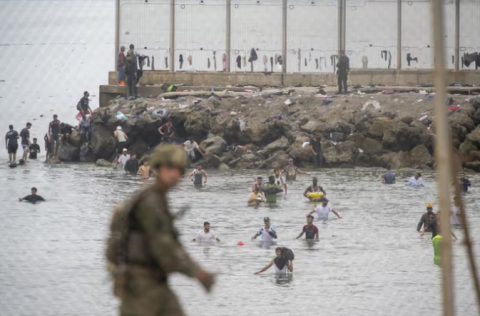 El PP propone reforzar la frontera de Ceuta, agilizar expulsiones y más policías