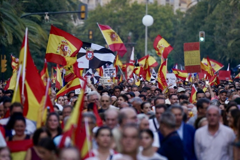 Los españoles salen a la calle en apoyo a Ceuta y contra la gestión del Gobierno