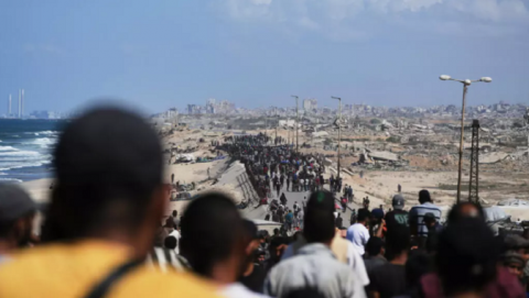 Miles de palestinos regresan a sus hogares tras el alto el fuego en Gaza