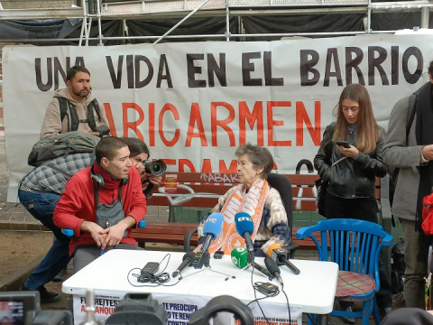 Mari Carmen, de 87 años, se resiste al desahucio