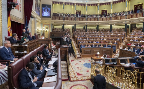 El PSOE pierde cinco votaciones del primer Pleno tras la ruptura de Junts