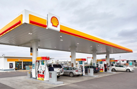 Los carburantes se abaratan un 0,5%