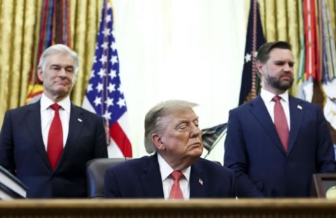 Trump acusa a España de no hacer nada durante la invasión de Ceuta
