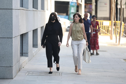 La ex de Ábalos entrega en el juzgado los 44.000 euros que cobró sin trabajar