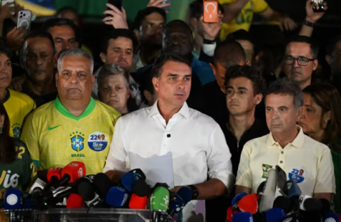Flávio Bolsonaro huye de Brasil y se refugia en Estados Unidos