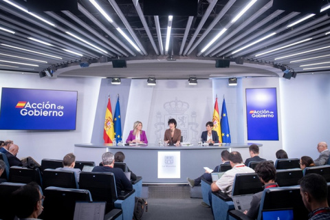 El Gobierno reprocha a Feijóo que 