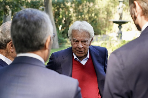 Felipe González desautoriza los modos de Sánchez y revela que votará en blanco