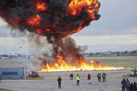 Medio millar de efectivos de Emergencias participan en un simulacro con tiroteos, explosiones e incendios en Cuatro Vientos