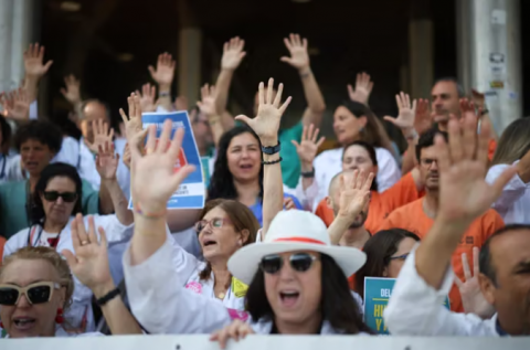 Los médicos suspenden las dos jornadas de huelga por el accidente de trenes