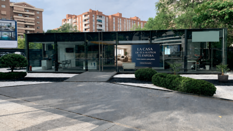 Las promotoras inmobiliarias incorporan pantallas LED para acelerar la comercialización de obra nueva