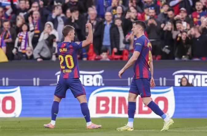 Dani Olmo y Raphinha lideran <br/>la fiesta del Barça