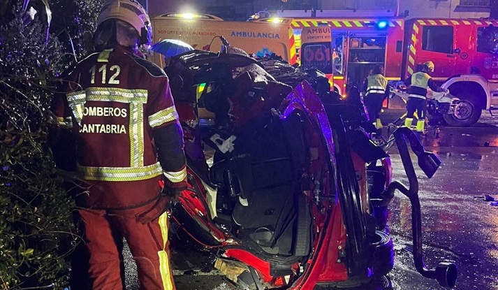 Mueren tres jóvenes al salirse su coche de la carretera