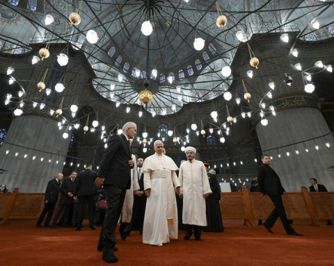El Papa visita la Mezquita Azul de Estambul