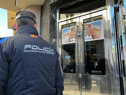 El Ayuntamiento precinta durante un año el Teatro Barceló por exceso de aforo