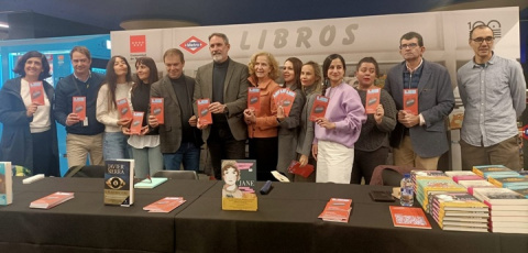 Metro y Cuesta de Moyano transforman Nuevos Ministerios en una caseta por el 'Book Friday'