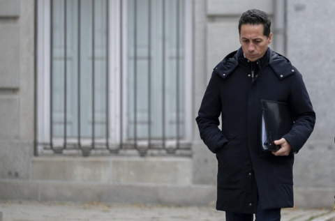 El Supremo prohíbe salir del país a un excargo de Acciona