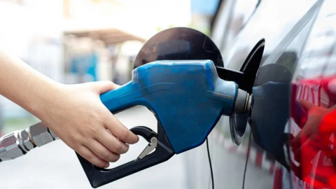 Los carburantes ponen fin a una racha de cuatro subidas