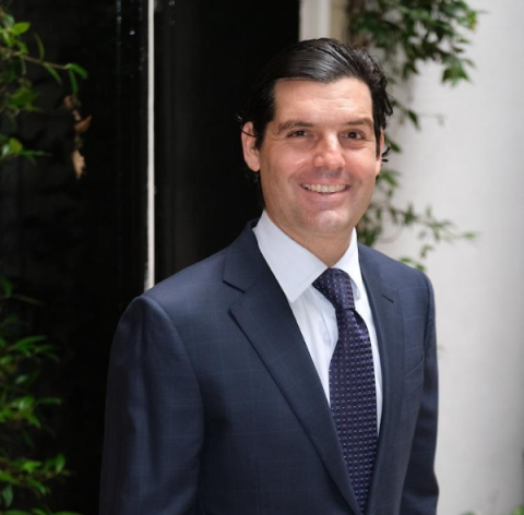 Cómo Leopoldo Alejandro Betancourt López transformó una pequeña startup española en un imperio global de gafas de sol