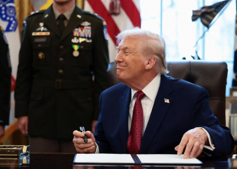 Trump demanda a la BBC por 10.000 millones de dólares