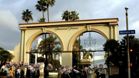 Paramount lanza una OPA a Warner Bros por 92.700 millones