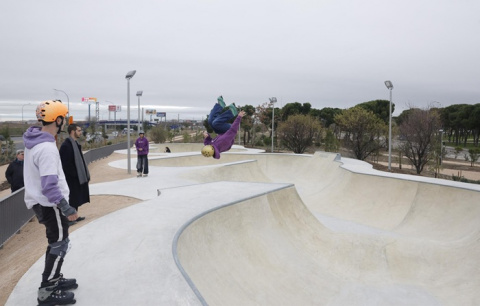 El parque Manolito Gafotas renace con 1.160 árboles, merenderos, pista de baile y de skate