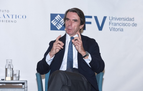 Aznar rechaza una moción de censura contra Sánchez porque no va a prosperar