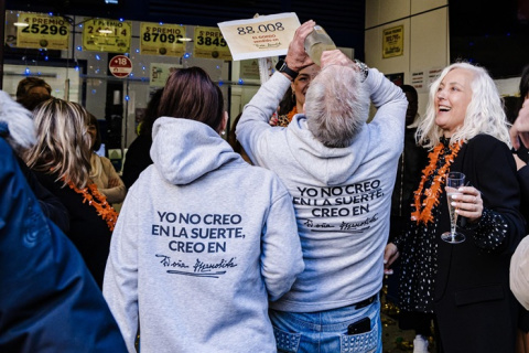 Los premios de la lotería de Navidad inferiores a 40.000 euros no tributan